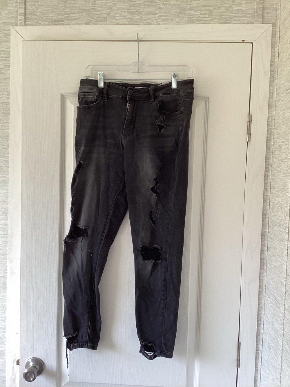 KanCan Black Distressed Jeans 29 EUC